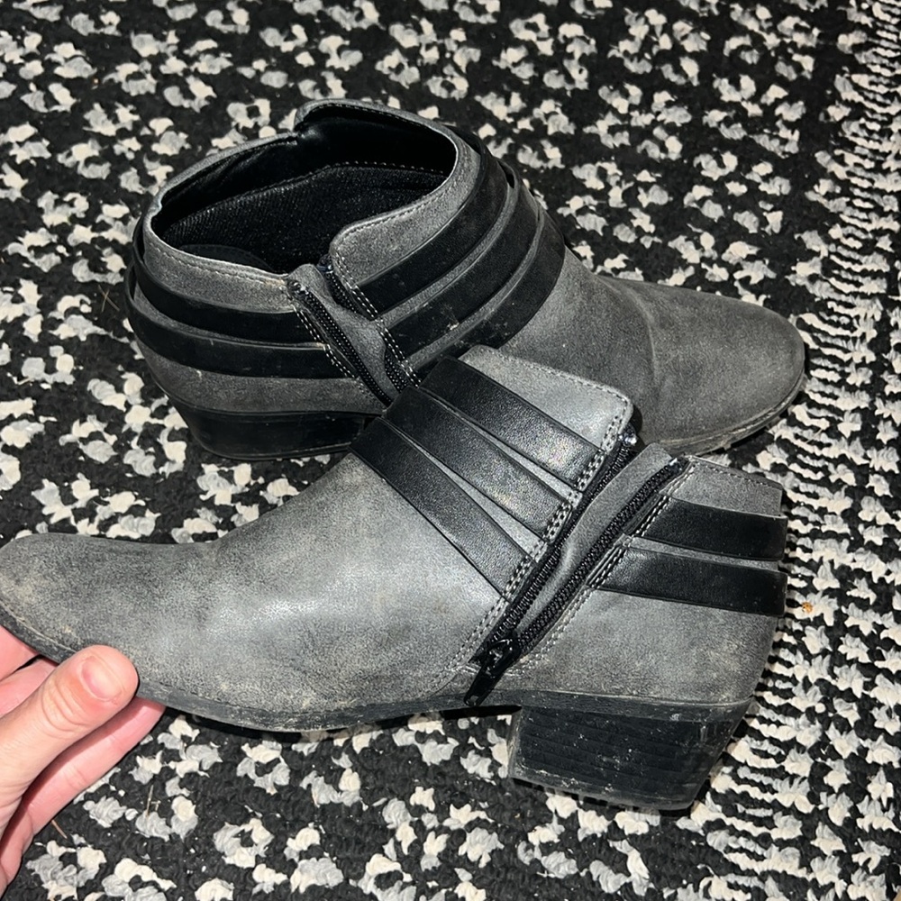 Boots - Picture 3 of 3